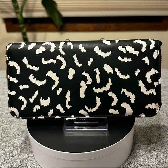 New “a new day” PURRfect convertible wallet -Cheetah print -crossbody loops NWOT - Picture 3 of 12